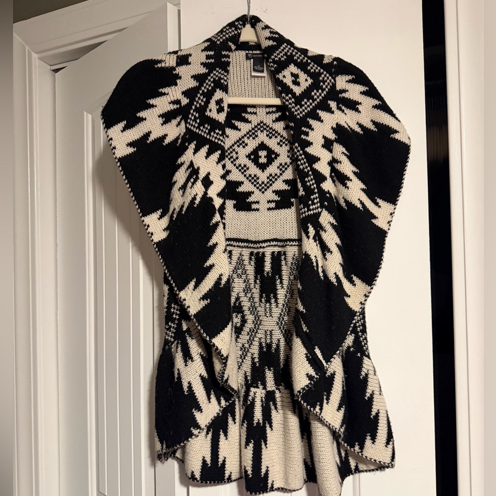 Black and White Patterned Women's Sweater Vest